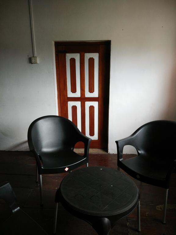 Hostel 107 Канди Екстериор снимка