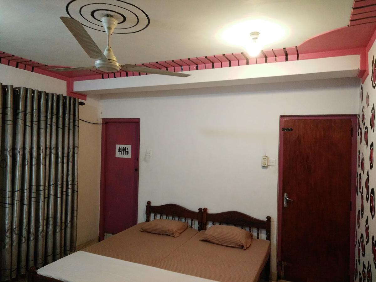 Hostel 107 Канди Екстериор снимка