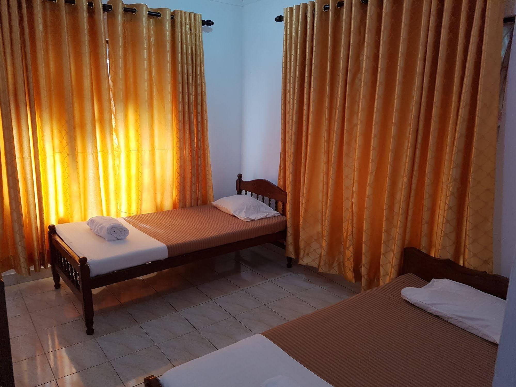 Hostel 107 Канди Екстериор снимка