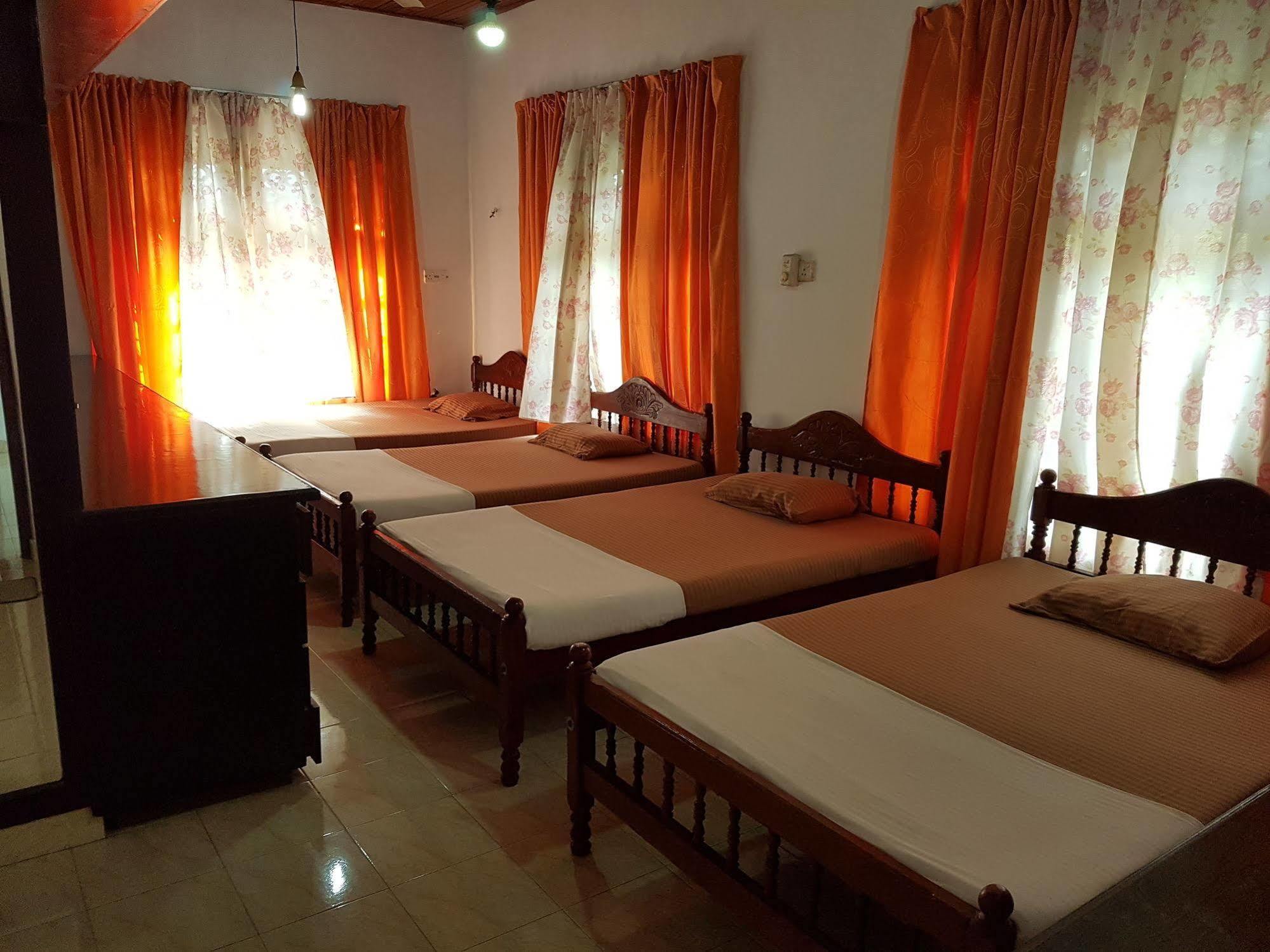Hostel 107 Канди Екстериор снимка