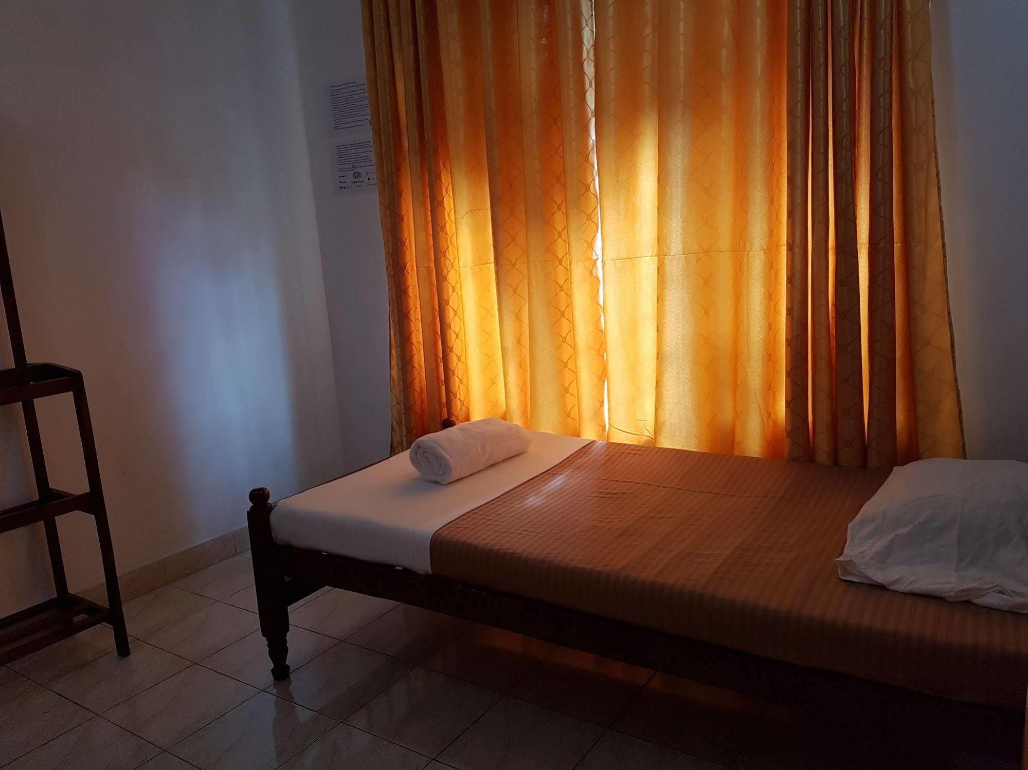 Hostel 107 Канди Екстериор снимка