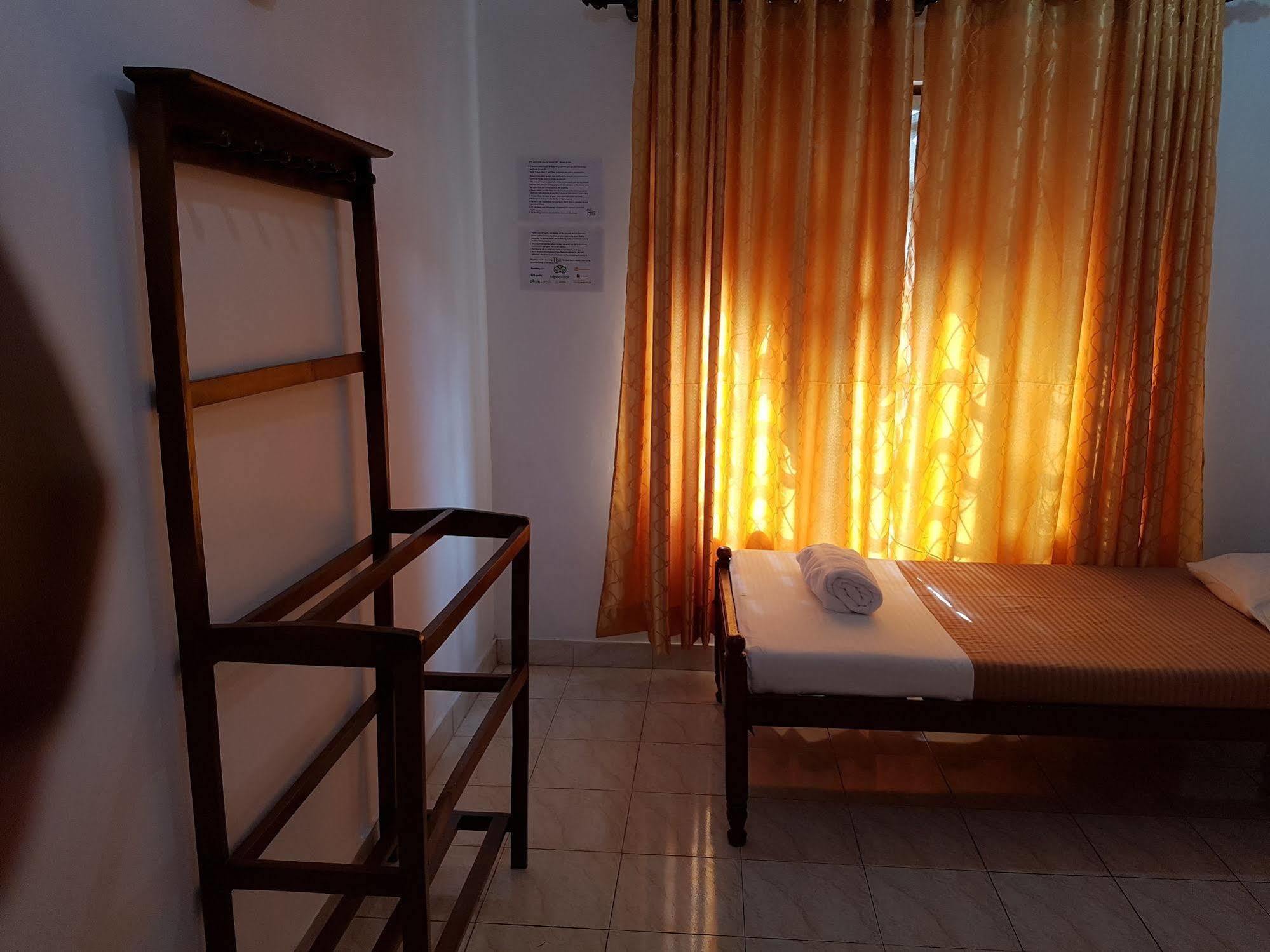 Hostel 107 Канди Екстериор снимка