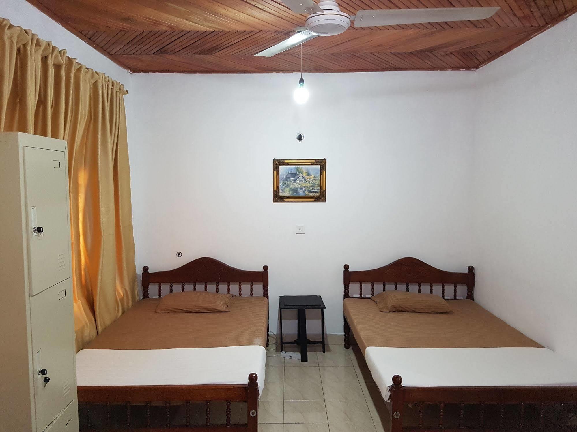 Hostel 107 Канди Екстериор снимка