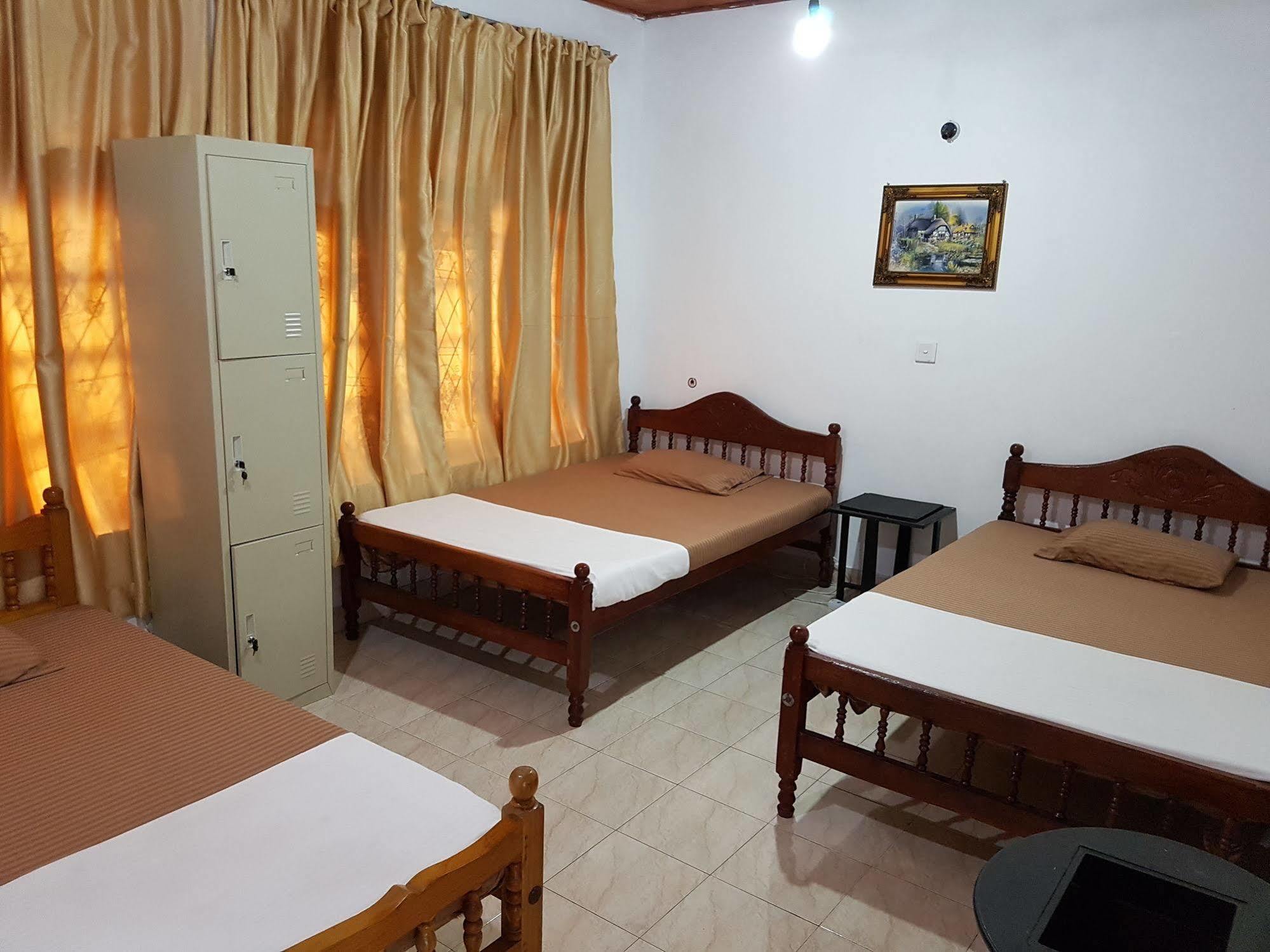 Hostel 107 Канди Екстериор снимка