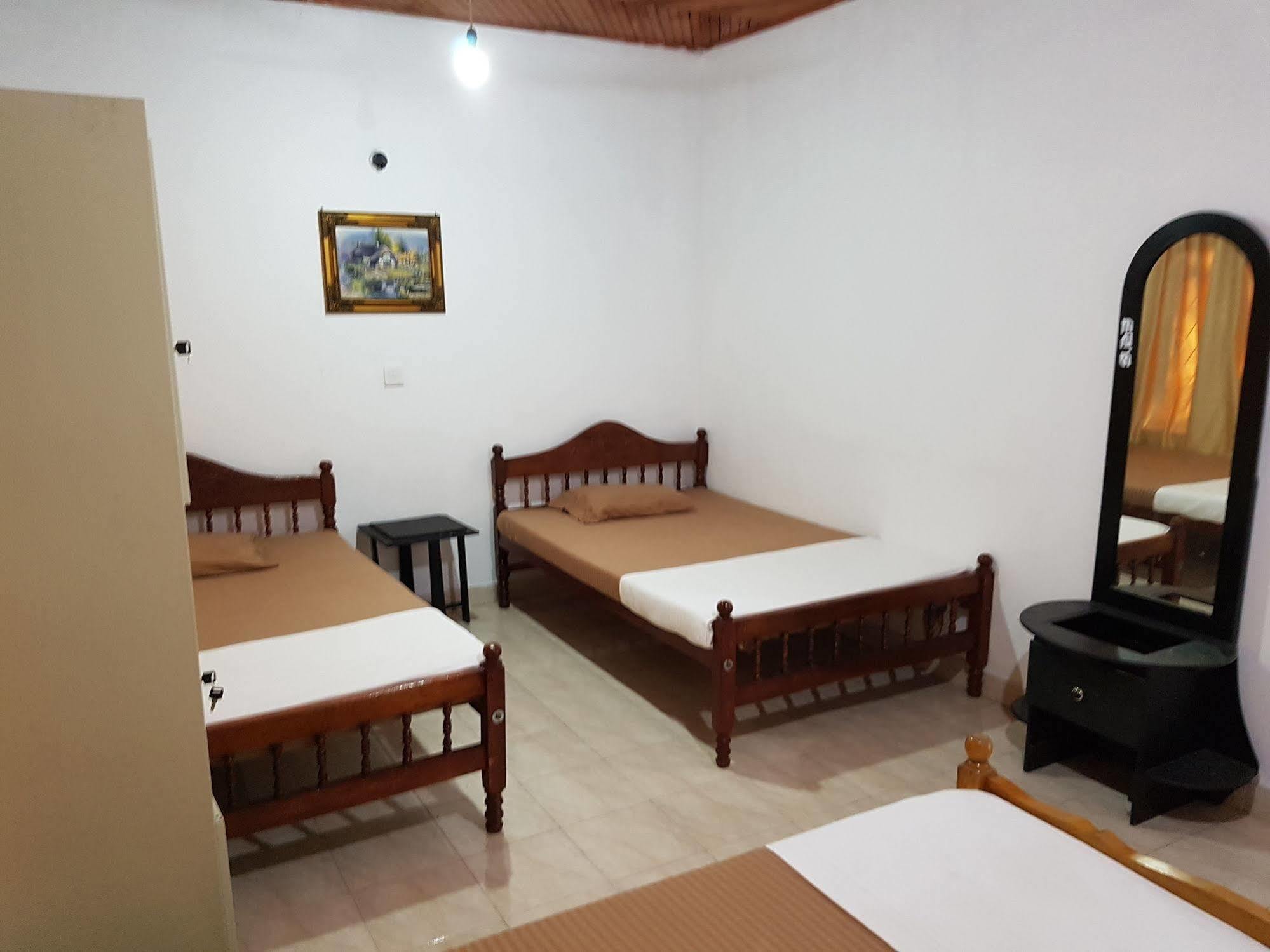 Hostel 107 Канди Екстериор снимка